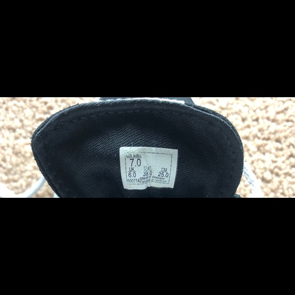 Black and Red vans - Picture 5 of 6